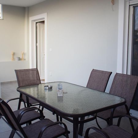Giakost Apartments V Near Airport Artemida  Bagian luar foto