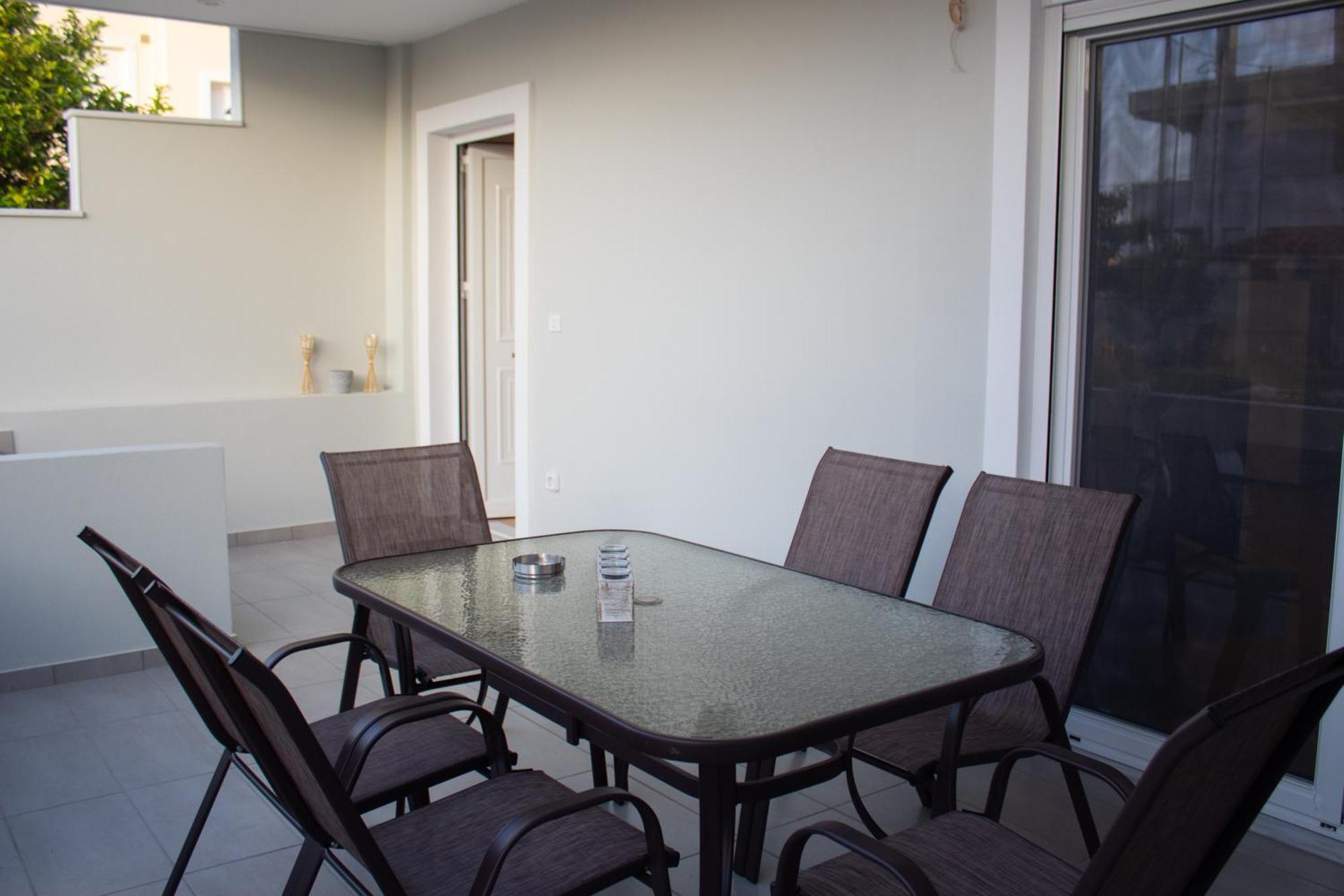 Giakost Apartments V Near Airport Artemida  Bagian luar foto