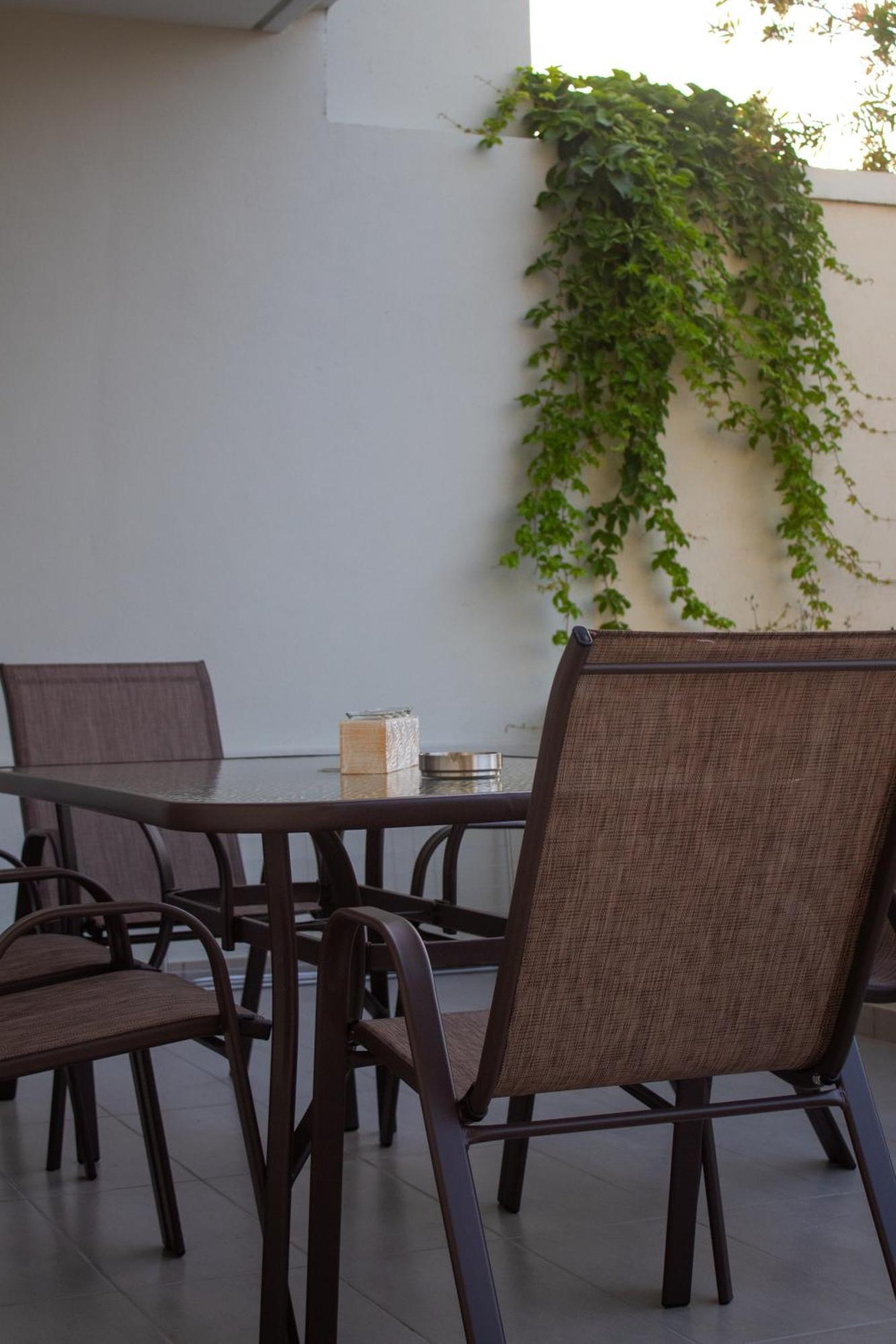 Giakost Apartments V Near Airport Artemida  Bagian luar foto