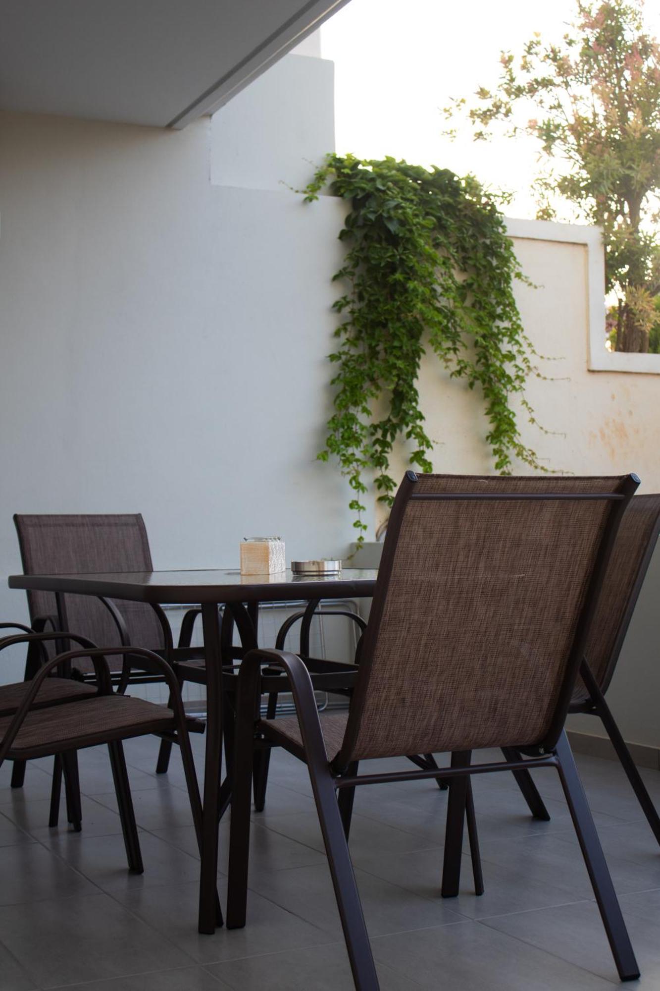 Giakost Apartments V Near Airport Artemida  Bagian luar foto